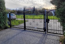 Montaż napędu bramy uchylnej