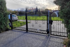 Montaż napędu bramy uchylnej