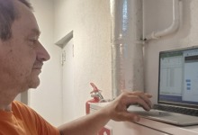 Podczas serwisu domofonów w bloku mieszkalnym