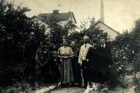 Nasutów w tle gorzelnia