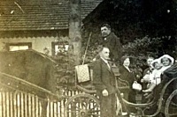 W tle dworek ordynacki - Nasutów