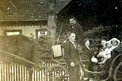 W tle dworek ordynacki - Nasutów
