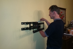 Montaż telewizora na ścianie