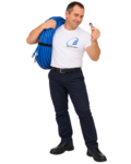 Instalator TELE TECHNIKA przy instalacji domofonu