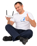 Instalator konfigurujący system wideodomofonowy IP