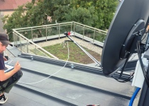Instalator-podczas-pomiaru-sygnalu