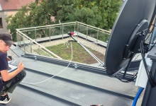 Instalator-podczas-pomiaru-sygnalu