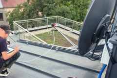Instalator-podczas-pomiaru-sygnalu