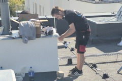 Robert w trakcie prac instalacyjnych