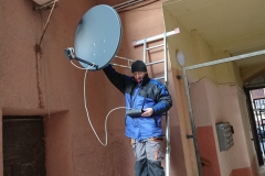 Ustawienie anteny satelitarnej na wysięgniku 110 cm