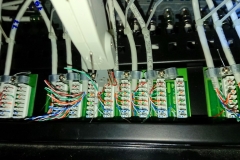 Podłączanie przewodów kat. 5e do patch panel