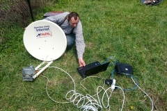 Ustawianie usługi internetu satelitarnego