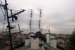 Niebezpieczny śmietnik na dachach